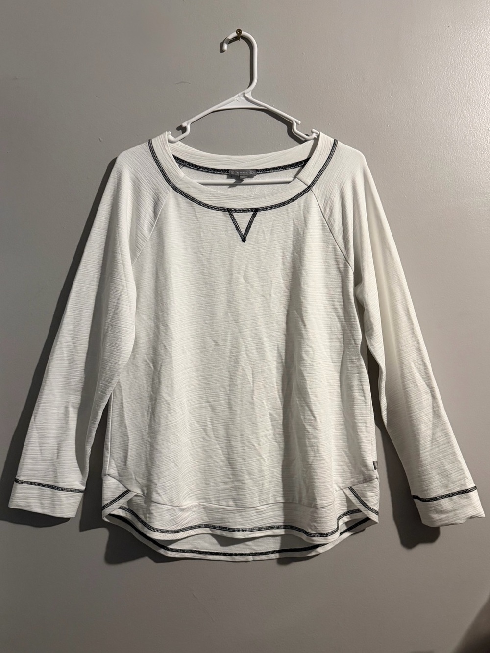 T by Talbots White Contrast Stitch Pullover Top
Medium UPF 50+ Soft Knit